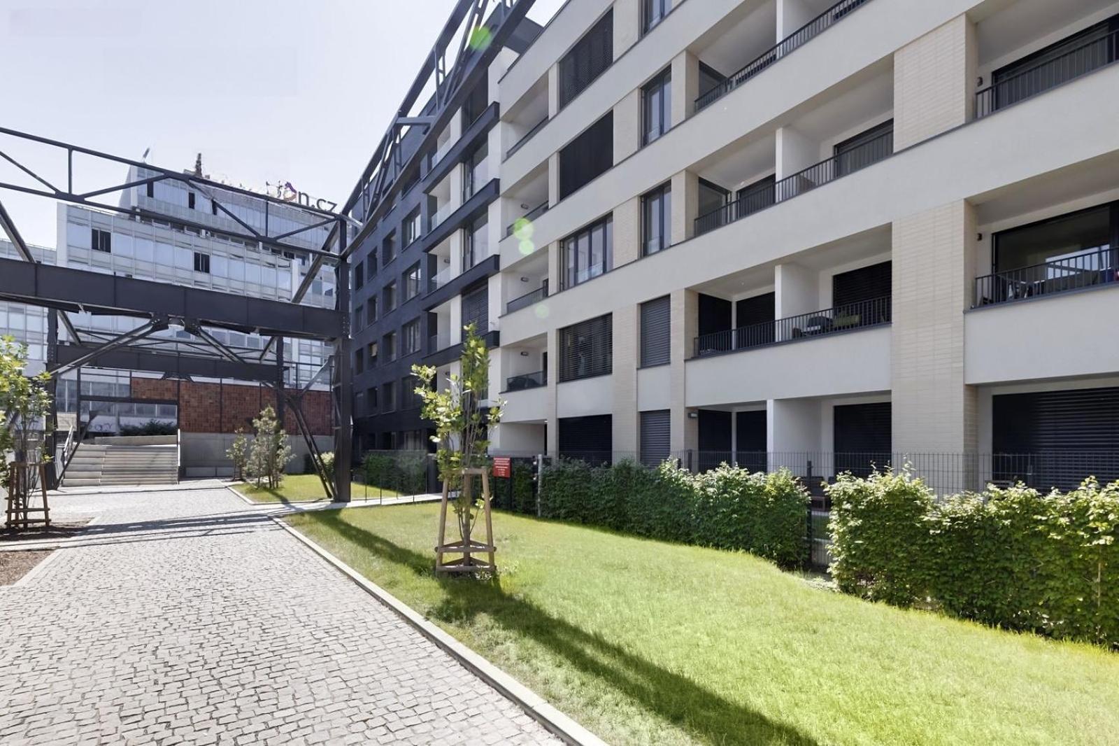 Holesovice Delight: Modern Comfort With A Twist In Prague 7 Екстериор снимка