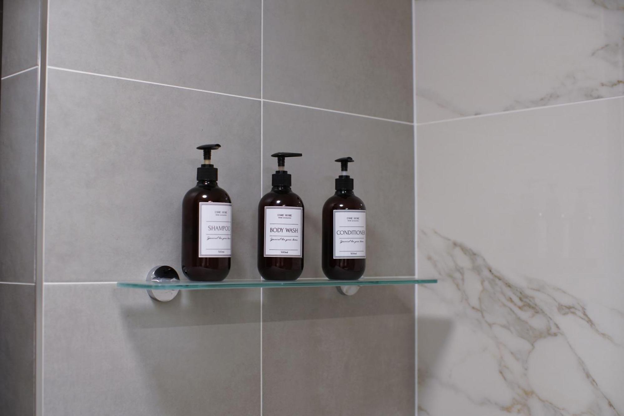 Holesovice Delight: Modern Comfort With A Twist In Prague 7 Екстериор снимка