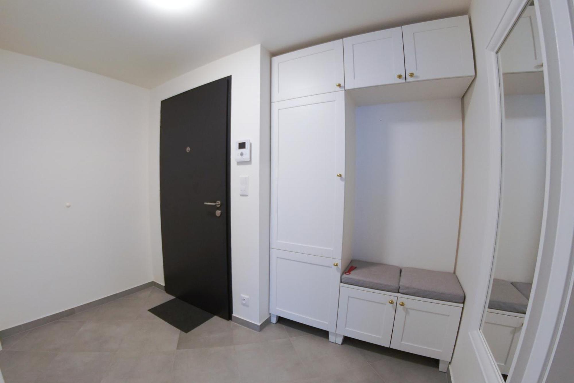 Holesovice Delight: Modern Comfort With A Twist In Prague 7 Екстериор снимка