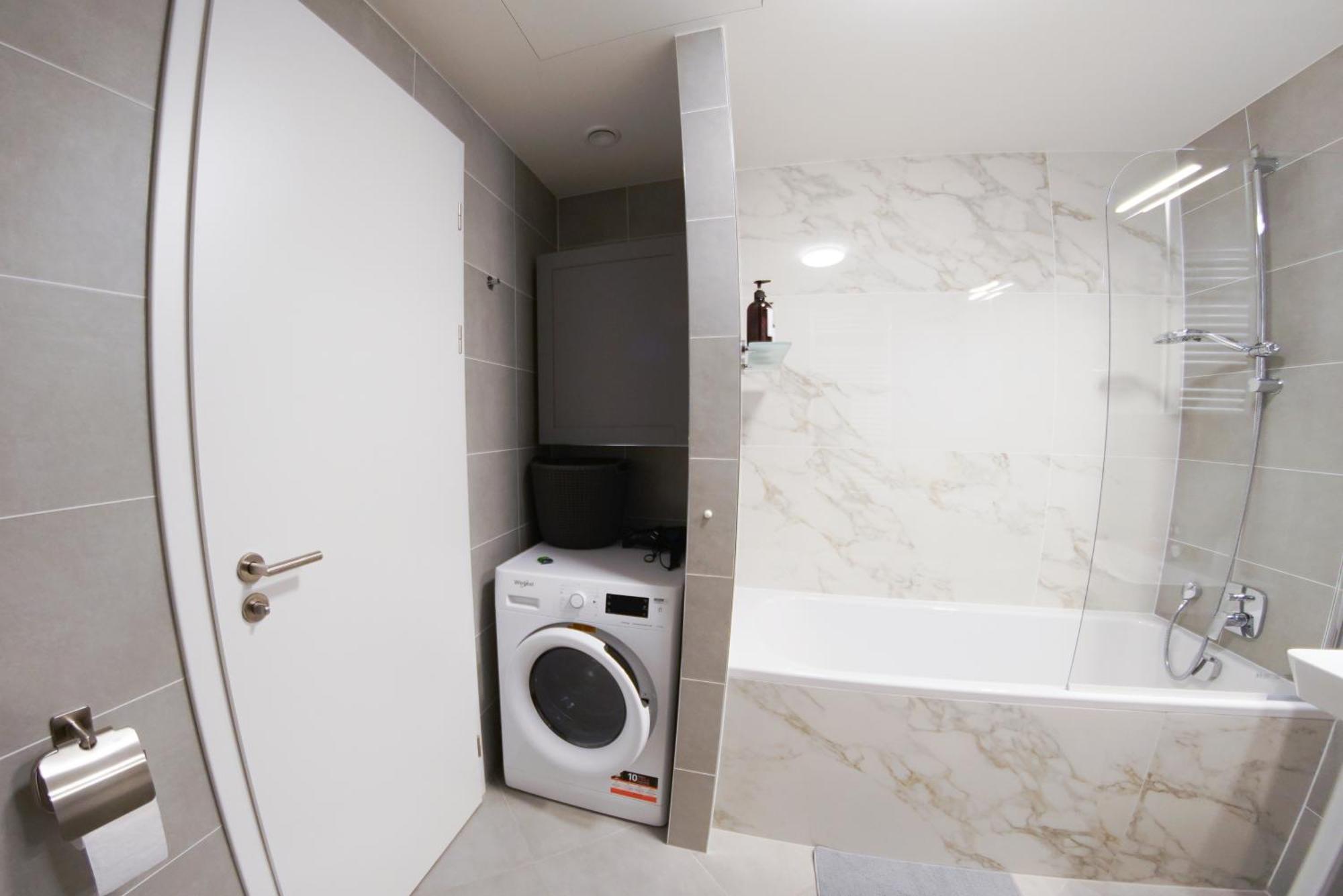 Holesovice Delight: Modern Comfort With A Twist In Prague 7 Екстериор снимка