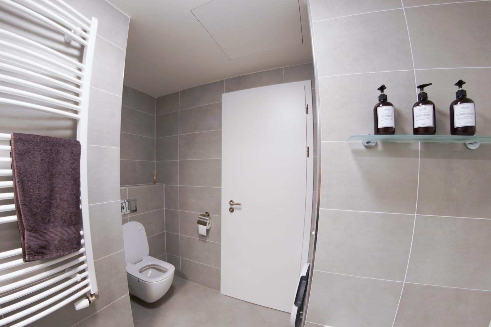 Holesovice Delight: Modern Comfort With A Twist In Prague 7 Екстериор снимка