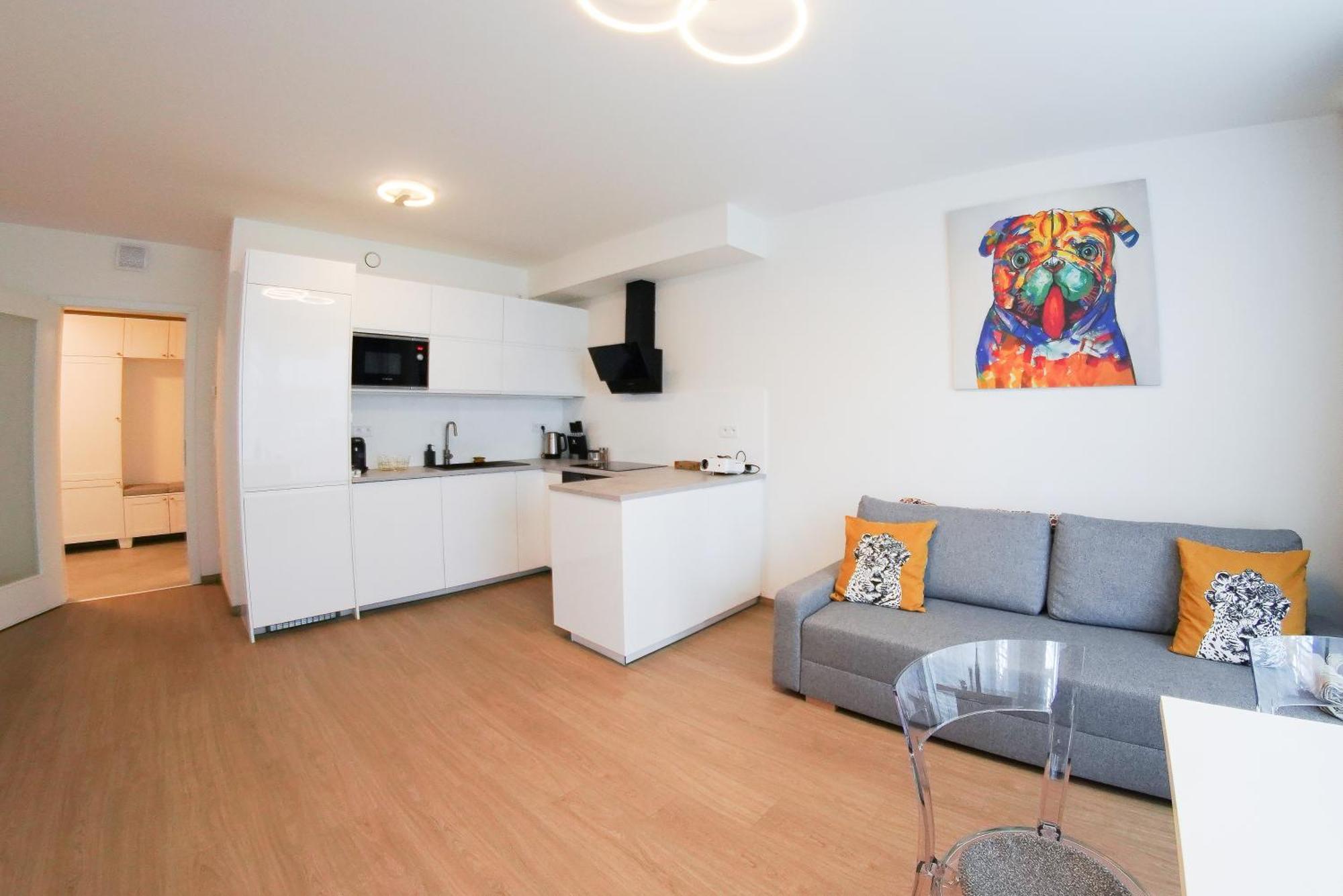 Holesovice Delight: Modern Comfort With A Twist In Prague 7 Екстериор снимка