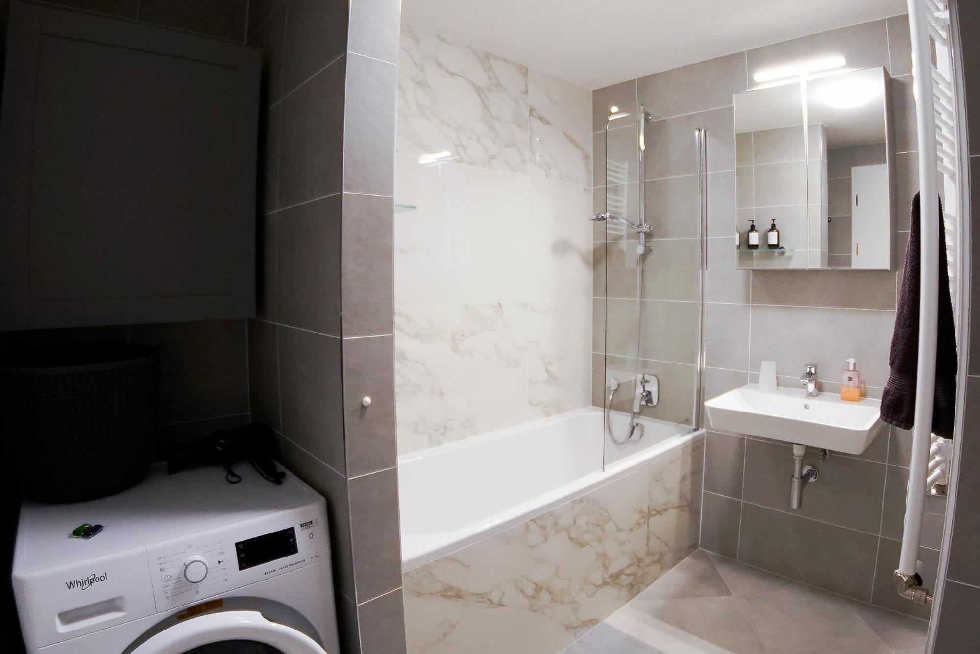 Holesovice Delight: Modern Comfort With A Twist In Prague 7 Екстериор снимка