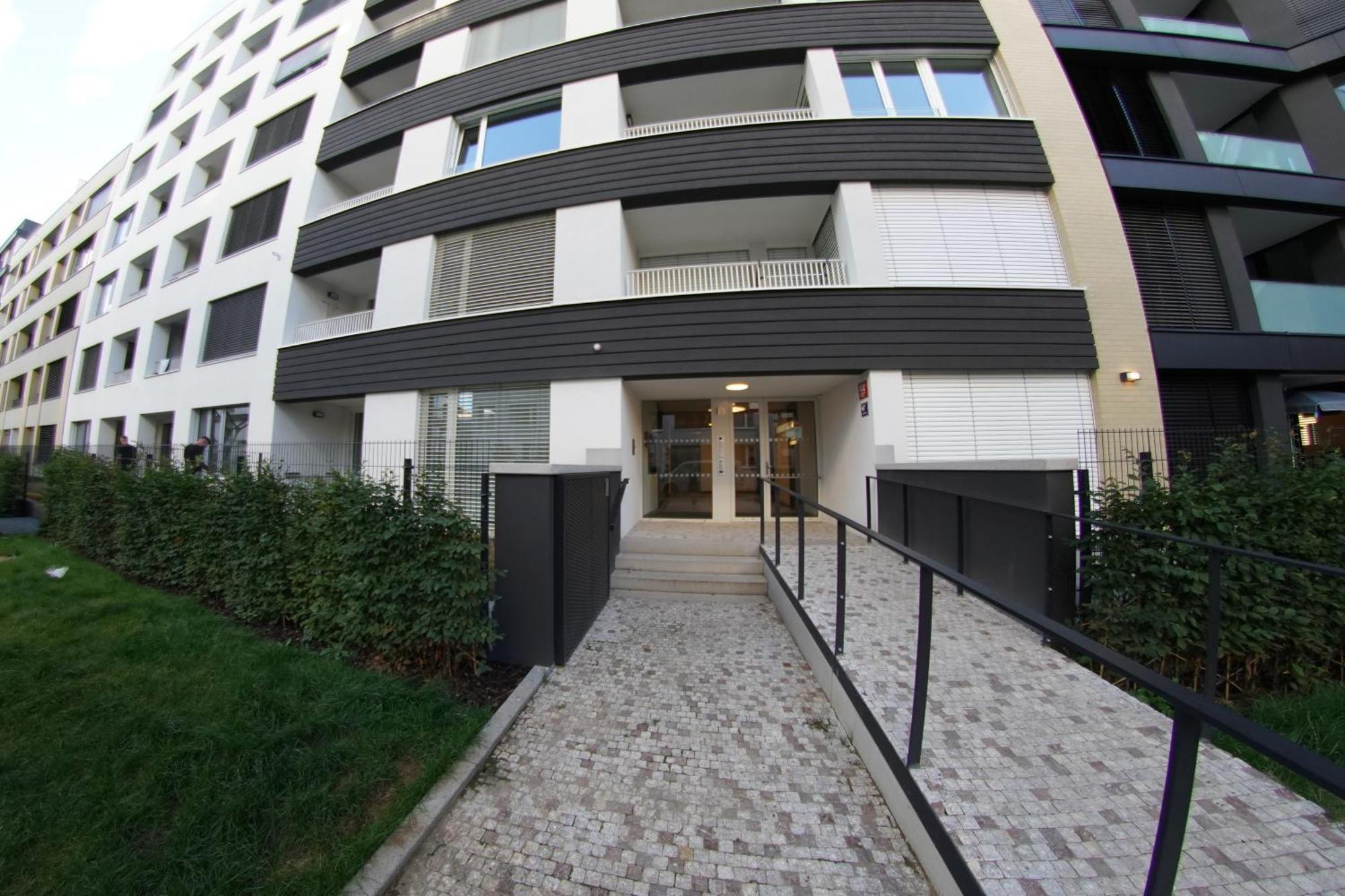 Holesovice Delight: Modern Comfort With A Twist In Prague 7 Екстериор снимка